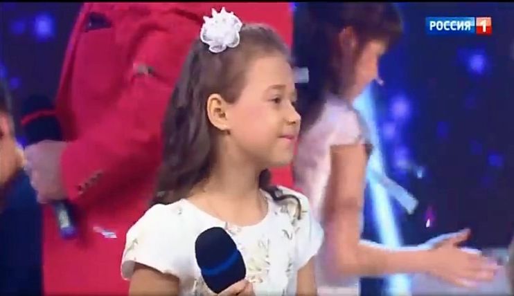 Аркадий Хоралов и Карина Антипова - Новогодние игрушки (live @ Привет, Андрей! 08.01.2018).mp4_20180115_130124.444